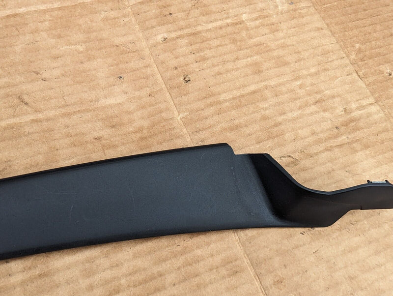 BMW X1 E84 09-15 FRONT LEFT N/S DOOR WINDOW FRAME COVER GENUINE 2990589