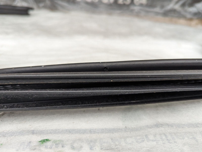 BMW X1 E84 09-15 FRONT DOOR RUBBER SEAL GENUINE 2990833