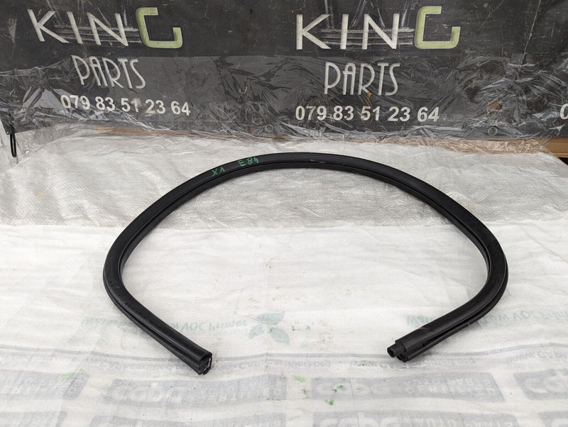 BMW X1 E84 09-15 FRONT DOOR RUBBER SEAL GENUINE 2990833