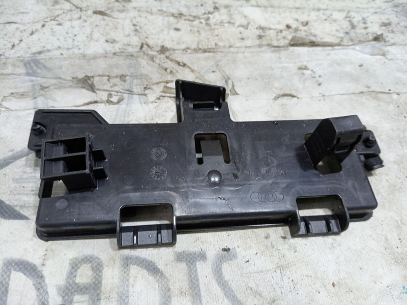 AUDI E-TRON 2018- ON RETAINER FOR CONTROL UNIT BRACKET 4KE907179 GENUINE