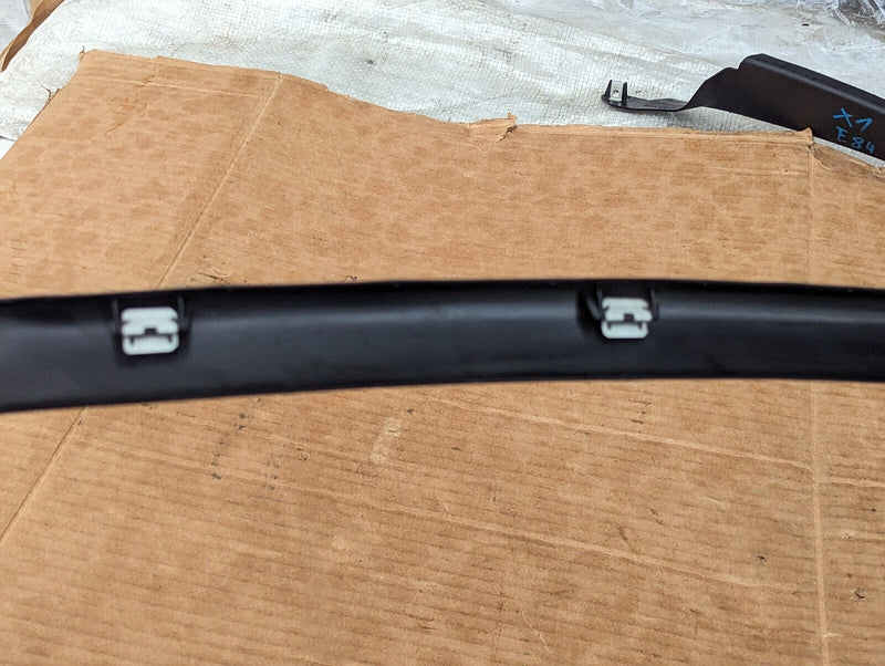BMW X1 E84 09-15 FRONT RIGHT O\S DOOR WINDOW FRAME COVER GENUINE 2990590