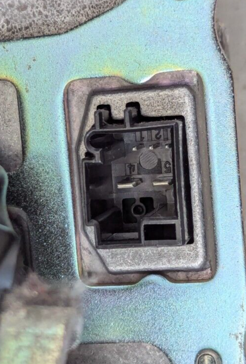 MERCEDES C-CLASS W204 07-11 FRONT DRIVER SIDE O/S SEAT BELT A2048602686 GENUINE