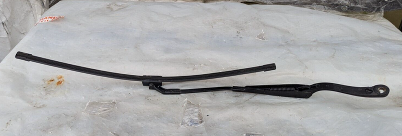 MERCEDES C-CLASS W204 07-11 FRONT RIGHT O/S WIPER ARM W/BLADE A2048201344