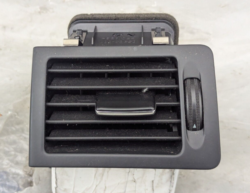 MERCEDES-BENZ C-CLASS W204 07-11 FRONT LEFT PASSENGER N/S AIR VENT A2048301354