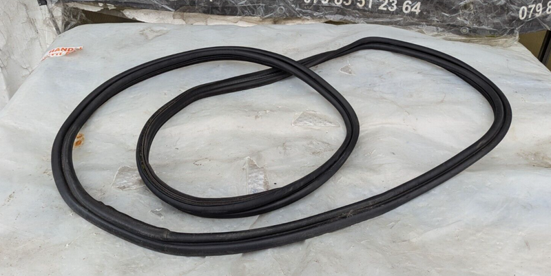 MERCEDES C-CLASS W204 07-11 BOOTLID RUBBER SEAL A204
