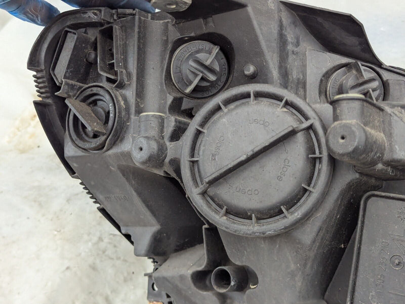 MERCEDES-BENZ C-CLASS W204 07-11 FRONT LEFT N/S HEADLIGHT HEADLAMP A2048208561