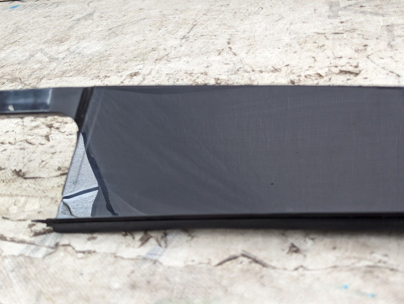 SKODA KAROQ NU7 17-2021 REAR RIGHT O/S DOOR WINDOW FRAME TRIM 575837902B GENUINE