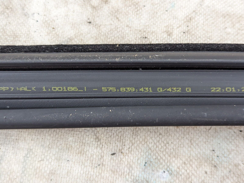 SKODA KAROQ NU7 17-21 REAR RIGHT O/S DOOR WINDOW GUIDE SEAL 575839431Q GENUINE