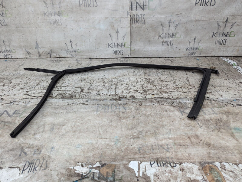 SKODA KAROQ NU7 17-21 FRONT LEFT N/S DOOR WINDOW GUIDE SEAL 575837431M GENUINE