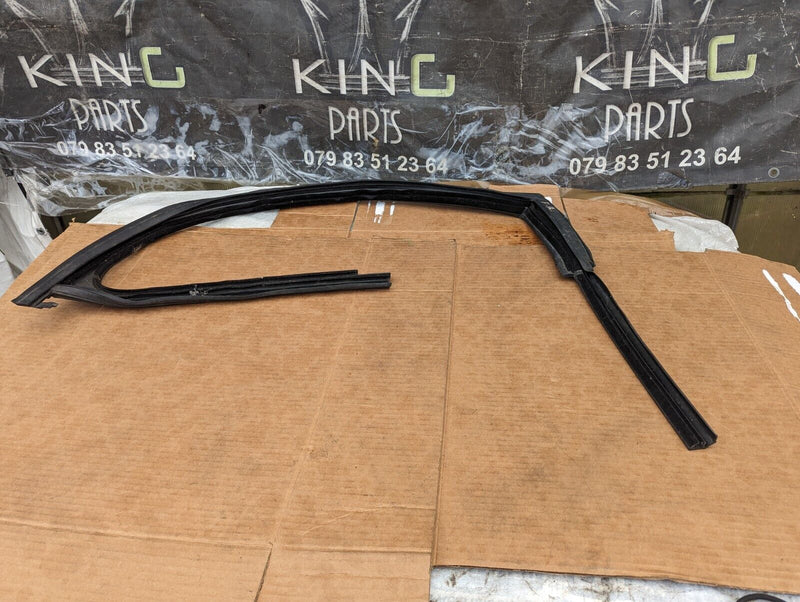 VW GOLF MK7 2012-2020 FRONT RIGHT O/S DOOR WINDOW GUIDE SEAL GASKET 5G4837432K