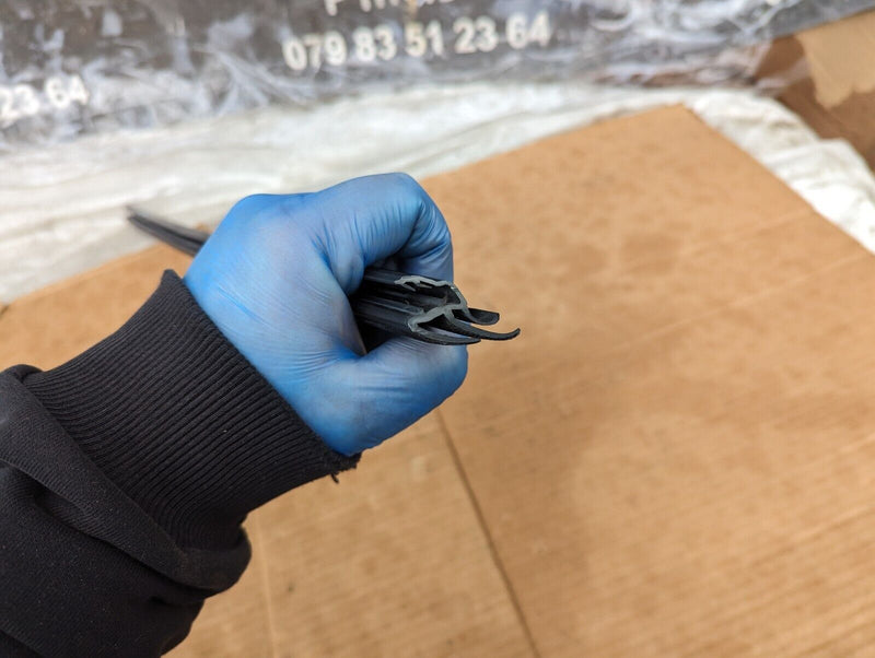 BMW X1 E84 09-15 INNER CHANNEL SEALING FRONT RIGHT O/S 2990301/302 GENUINE