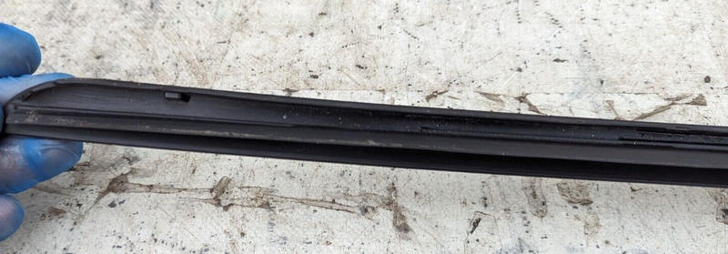 AUDI E-TRON 2018-ON FRONT RIGHT O/S WINDSHIELD WATER DEFLECTOR STRIP 4KE854328