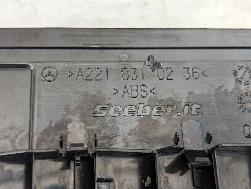 MERCEDES S-CLASS W221 06-13 REAR RIGHT O/S BODY VENTILATION GRILLE A2218310236