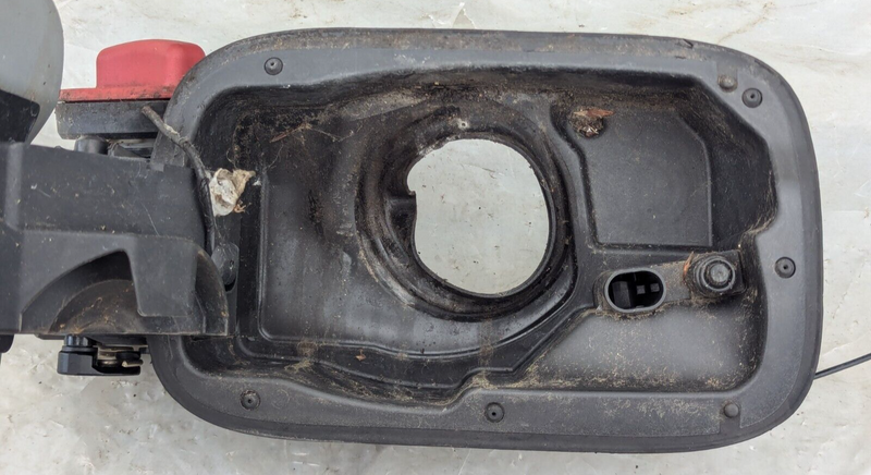 MERCEDES-BENZ C-CLASS W204 2007-2011 FUEL FLAP CAP TANK LID COVER A2047500103