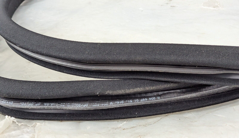 MERCEDES C-CLASS W204 07-11 REAR RIGHT O/S DOOR RUBBER GASKET SEAL A2046970151