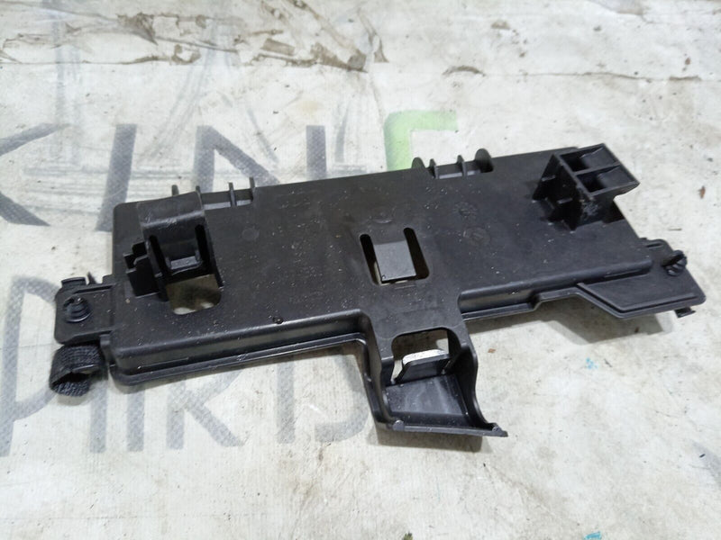 AUDI E-TRON 2018- ON RETAINER FOR CONTROL UNIT BRACKET 4KE907179 GENUINE