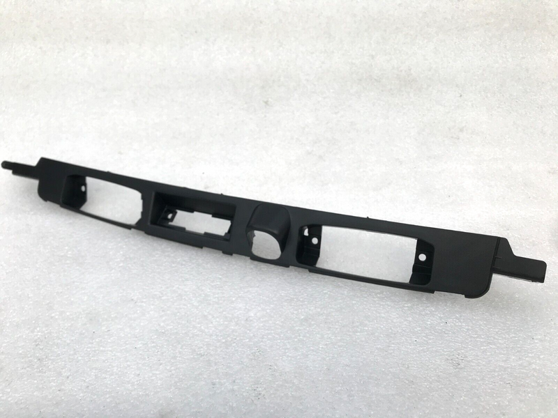 HYUNDAI KONA OS LCI 20-22 TAILGATE LOWER GARNISH LIGHT PLATE TRIM with CAM Hole