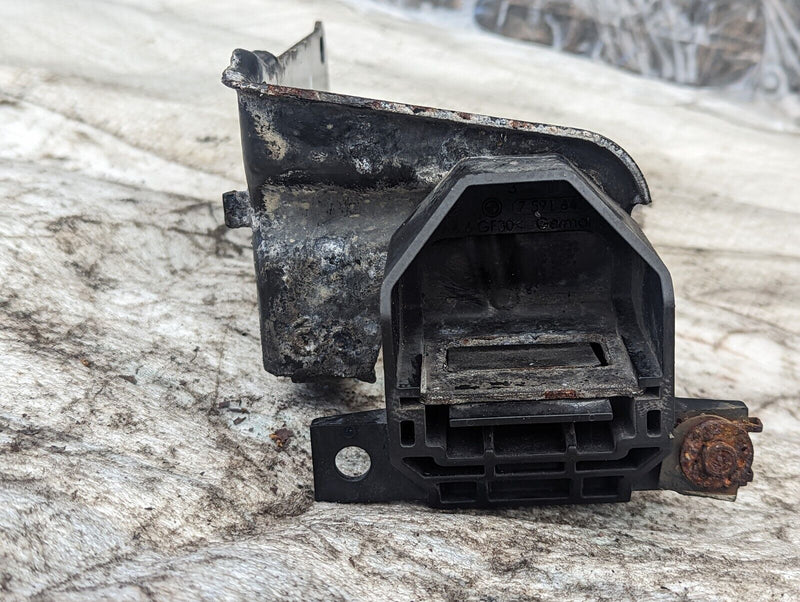 BMW X1 E84 09-15 O/S DRIVER SIDE RADIATOR MOUNT BRACKET GENUINE 51647117812