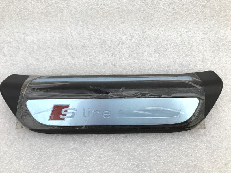 AUDI Q3 8U S-LINE REAR DOOR RIGHT SIDE STEP PLATE SILL TRIM COVER 8U0853376B