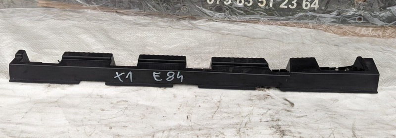 BMW X1 E84 09-15 LEFT SIDE STRIP SKIRT MOUNTING BRACKET GENUINE 2991497