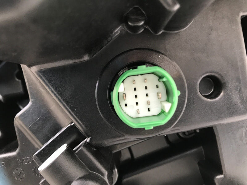 MASERATI GRECALE M182 **NEW GENUINE FRONT HEADLIGHT LAMP RIGHT SIDE IT51360748