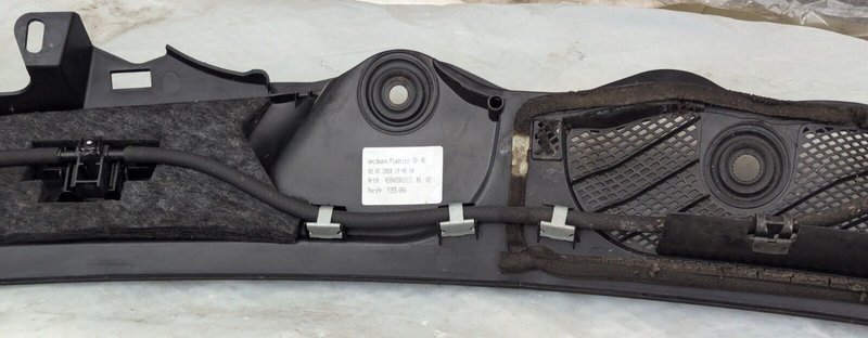 MERCEDES-BENZ C-CLASS W204 07-11 WINDSCREEN WIPER SCUTTLE PANEL TRIM A2048301813