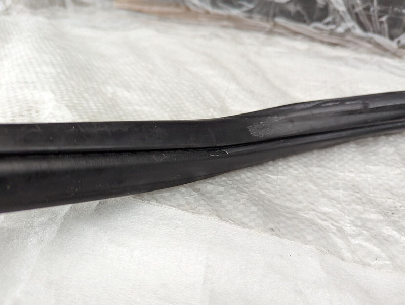 BMW X1 E84 09-15 FRONT DOOR RUBBER SEAL GENUINE 2990833