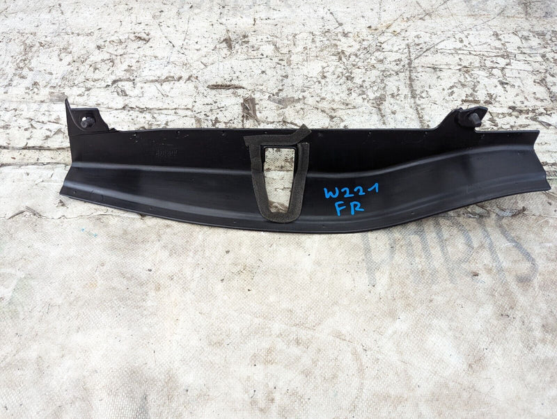 MERCEDES S-CLASS W221 06-13 FRONT RIGHT O/S DOOR LOCK SURROUND TRIM A2217280256