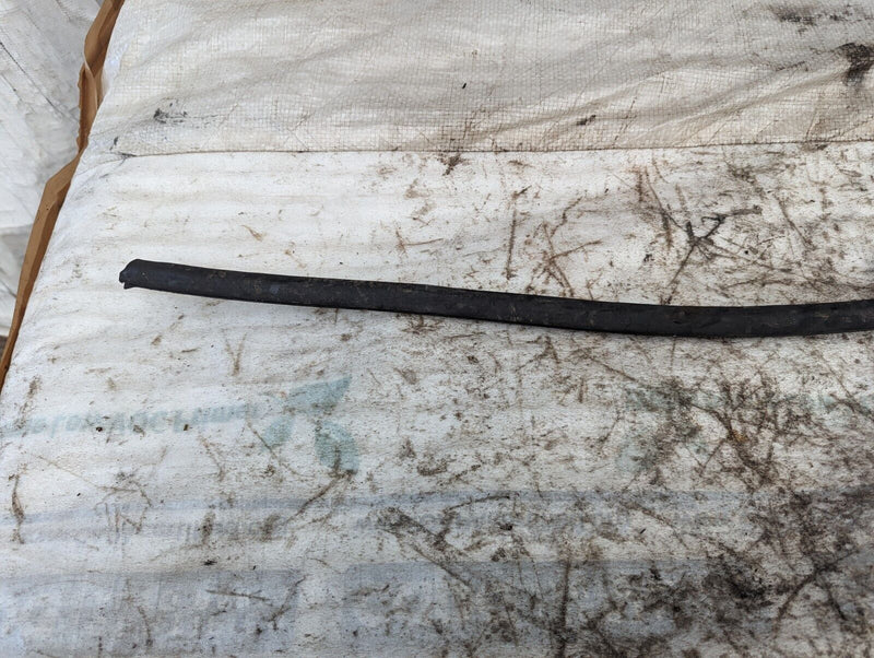 BMW X1 E84 09-15 WINDSHIELD COVER RUBBER SEAL GENUINE 2990024