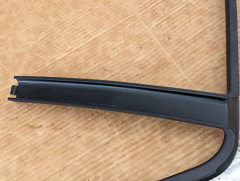 BMW X1 E84 09-15 ANTI TRAP DOOR WINDOW FRAME TRIM  REAR LEF N/S DOOR 2990623