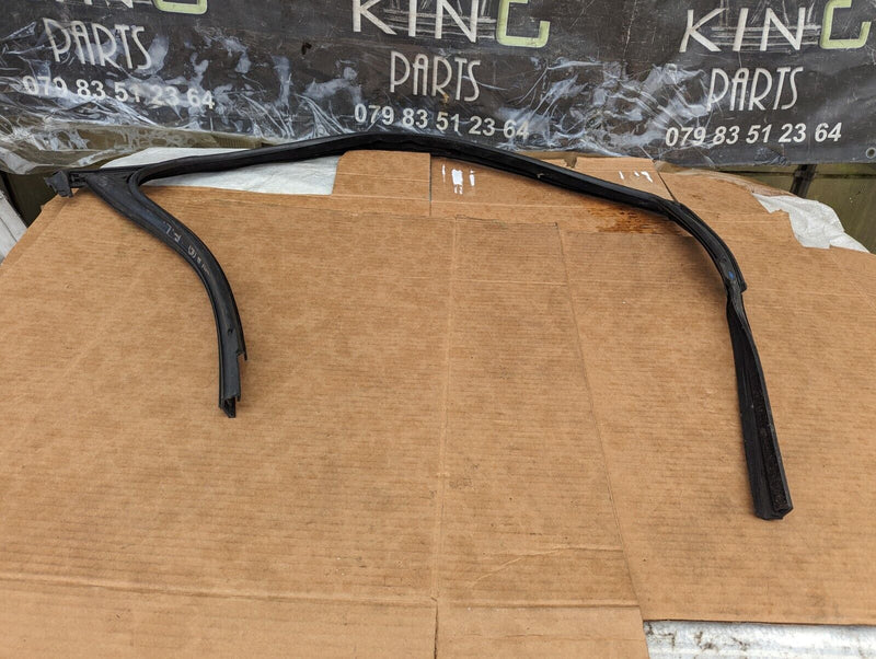 VW GOLF MK7 2012-2020 FRONT LEFT N/S DOOR WINDOW GUIDE SEAL GASKET 5G4837431K