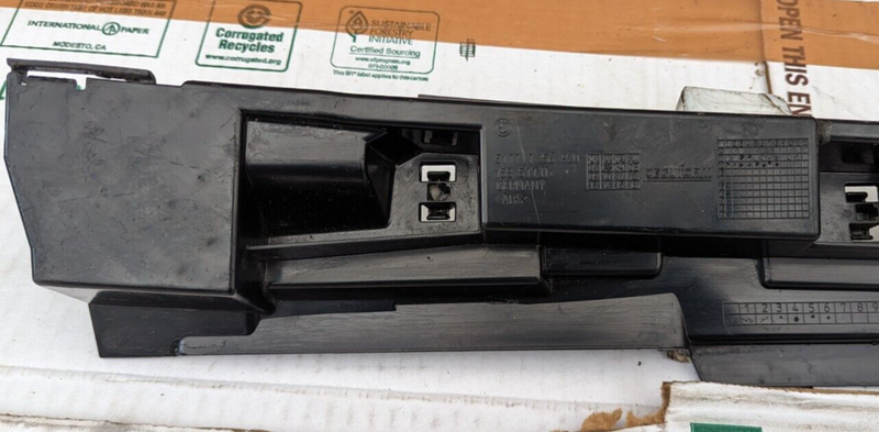 BMW 3 SERIES F30 2011-2019 RIGHT O/S SIDE SKIRTING MOUNT BRACKET 7256920 GENUINE