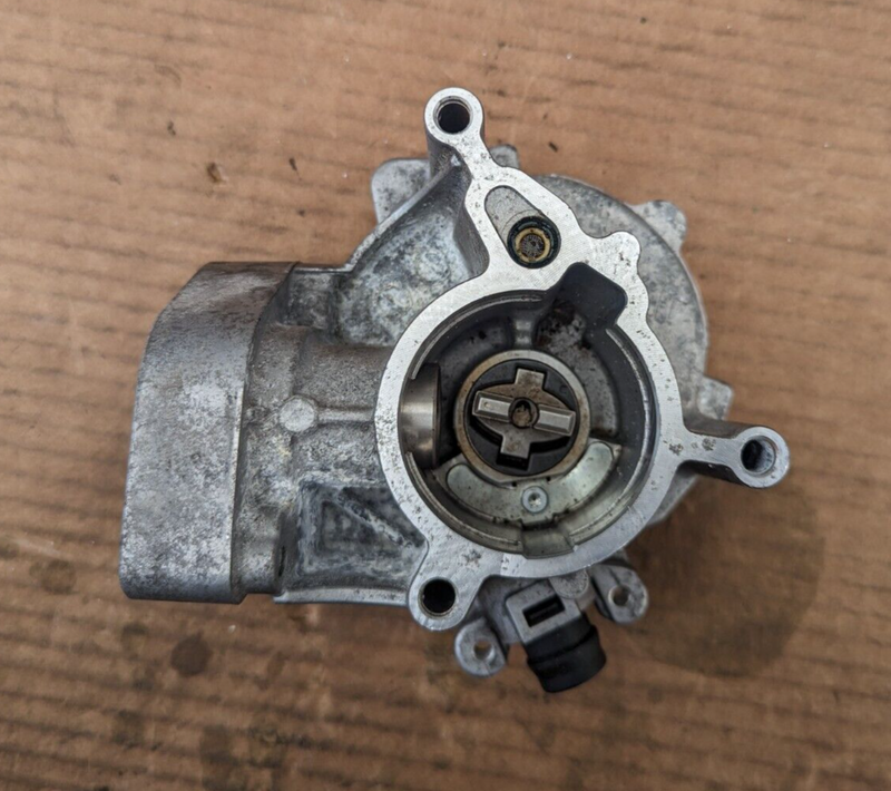 VW GOLF MK7 2012-2020 2.0 PETROL VACUUM PUMP 06L145100FV GENUINE