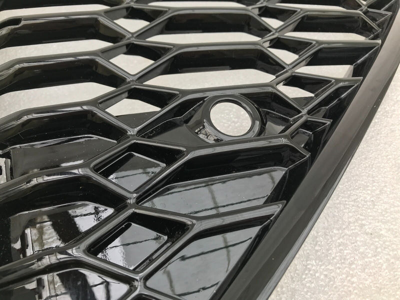 AUDI RS6 C8 2019 FRONT BUMPER LEFT PASSENGER SIDE GRILL TRIM MOULDING 4K8807681D