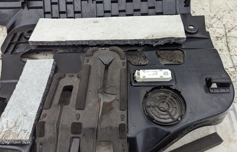 BMW 3 SERIES F30 11-19 FRONT RIGHT O/S LOWER DASHBOARD TRIM W/ LED LIGHT 9218566