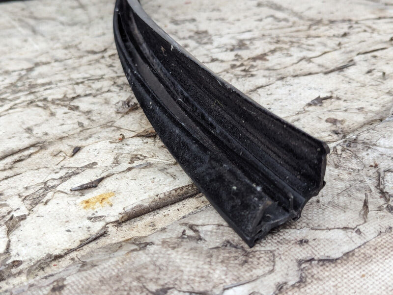 SKODA KAROQ NU7 17-21 REAR LEFT N/S DOOR WINDOW GUIDE SEAL 5J0837431 GENUINE