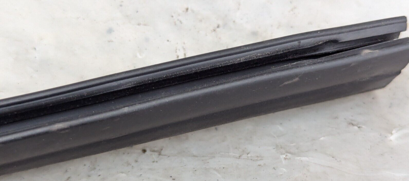 MERCEDES C-CLASS W204 07-11 BONNET HOOD LEFT & RIGHT RUBBER SEAL A2046280198