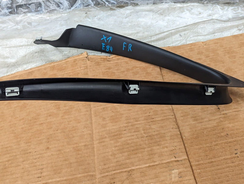 BMW X1 E84 09-15 FRONT RIGHT O\S DOOR WINDOW FRAME COVER GENUINE 2990590