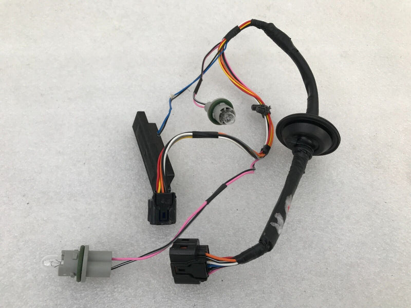 HYUNDAI KONA OS LCI 2020-22 REAR NUMBER PLATE WIRING LOOM & SWITCH /CAM plug