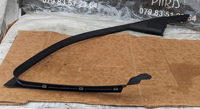 BMW X1 E84 09-15 FRONT LEFT N/S DOOR WINDOW FRAME COVER GENUINE 2990589