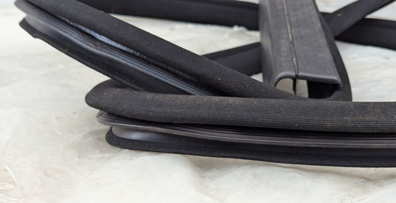 MERCEDES C-CLASS W204 07-11 REAR LEFT N/S DOOR RUBBER GASKET SEAL A2046970151