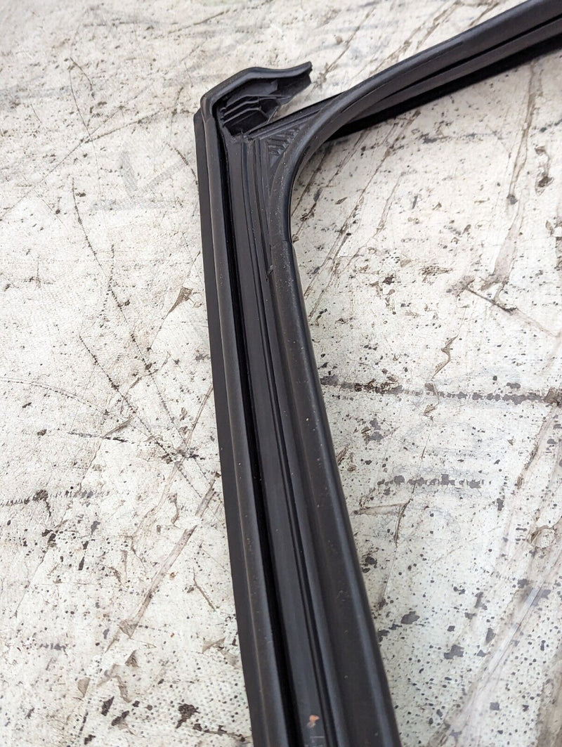 AUDI E-TRON 2018-ON REAR LEFT N/S DOOR WINDOW GUIDE 4KE839431 GENUINE
