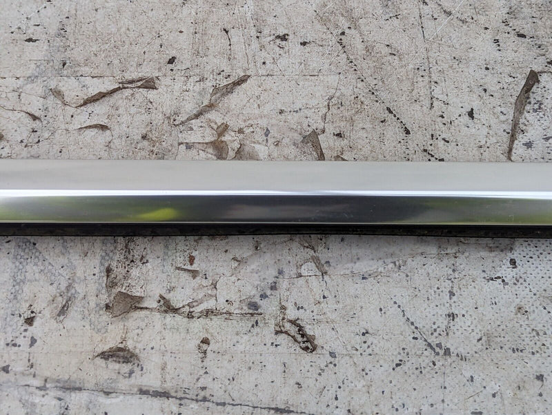 AUDI E-TRON 2018-ON WINDOW SLOT SEAL W/ TRIM STRIP 4KE837475 GENUINE