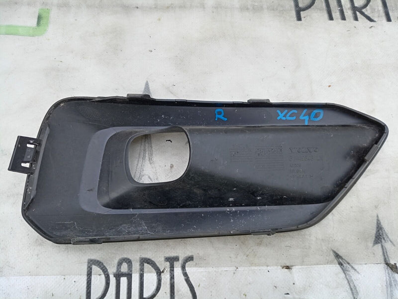 VOLVO XC40 2018-ON FRONT BUMPER LEFT FOG LIGHT GRILL 31449343