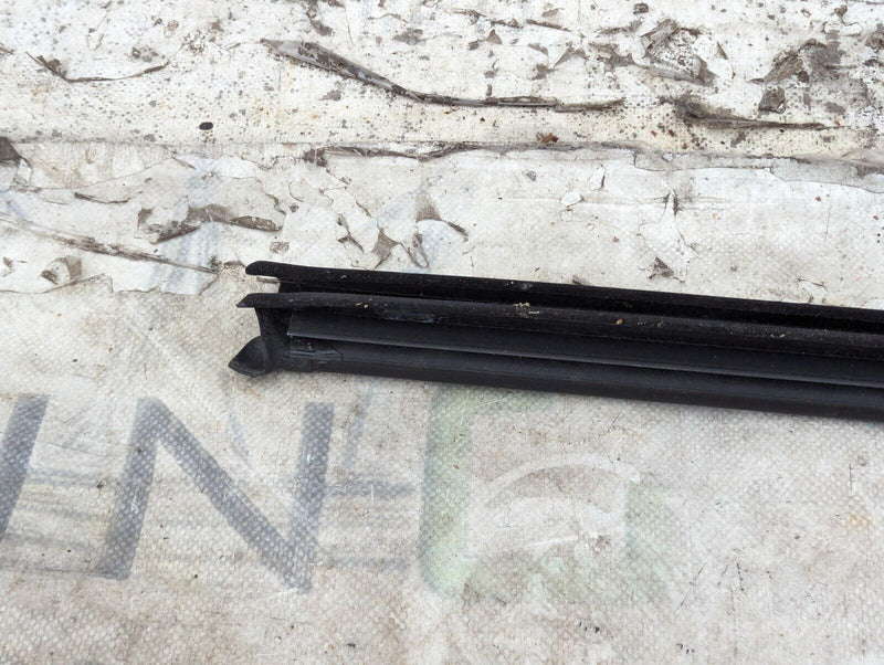 SKODA KAROQ NU7 17-21 REAR LEFT N/S WINDOW INNER SLIDING SEAL 575839471 GENUINE