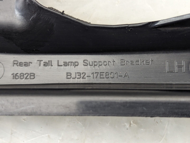 RANGE ROVER EVOQUE L538 REAR LEFT N/S TAILLIGHT SUPPORT BRACKET BJ32-17E801-A