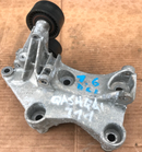 NISSAN QASHQAI J11 MK2 1.6 DCI GENUINE ENGINE MOUNT BRACKET & BELT PULLEY