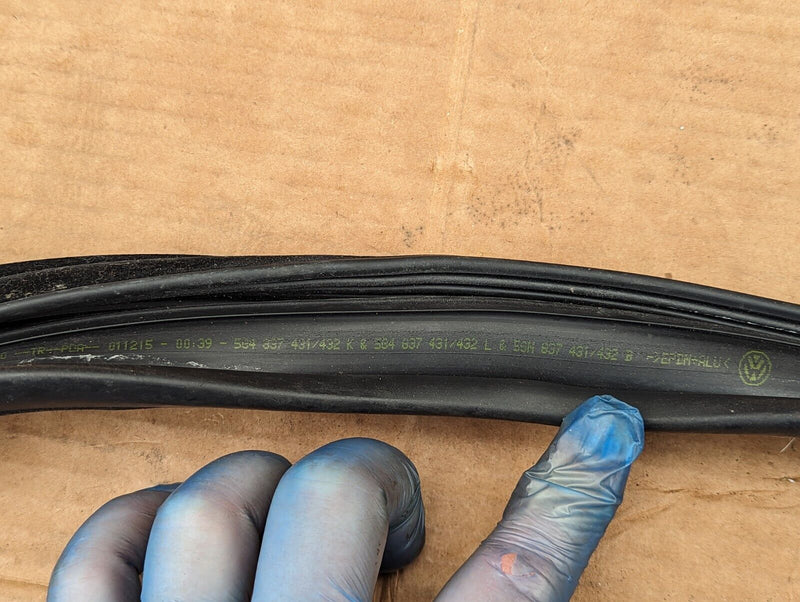 VW GOLF MK7 2012-2020 FRONT RIGHT O/S DOOR WINDOW GUIDE SEAL GASKET 5G4837432K