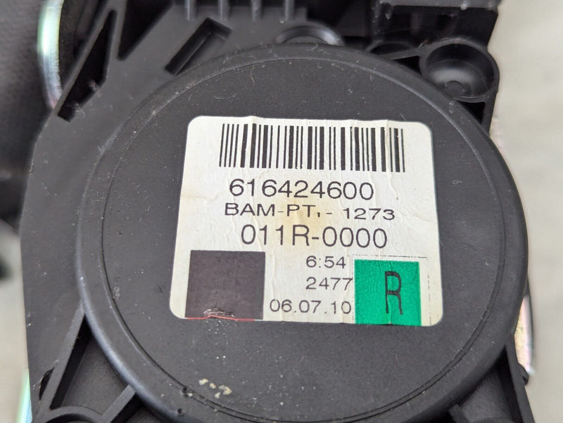 MERCEDES C-CLASS W204 07-11 FRONT DRIVER SIDE O/S SEAT BELT A2048602686 GENUINE