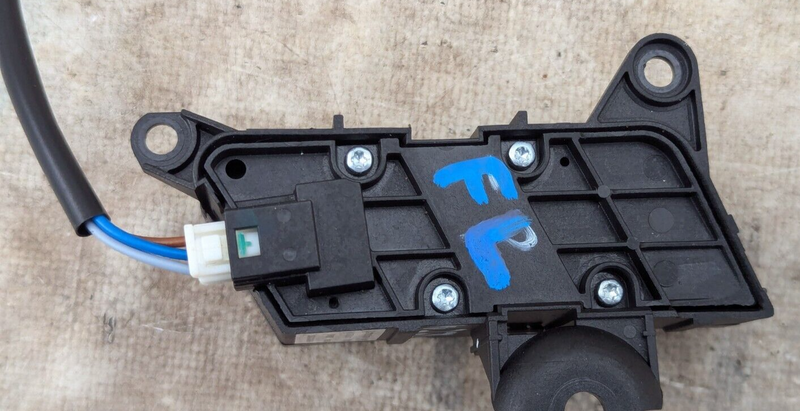 MERCEDES S CLASS W221 06-13 FRONT LEFT N/S DOOR LOCK SWITCH A2218213051 GENUINE